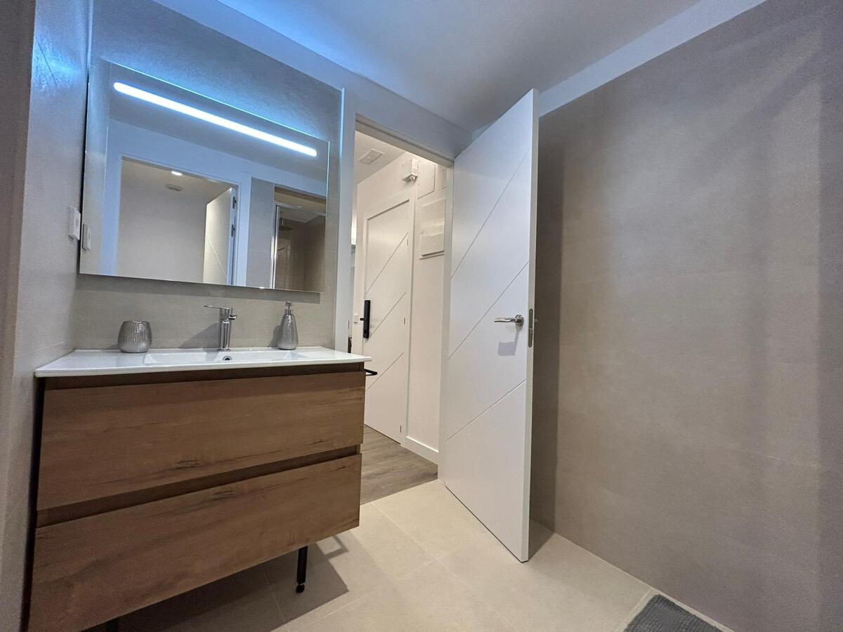 MITRA Sarria Living Suite 4 - 4